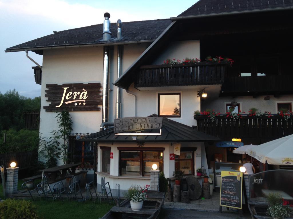 Jera Am Furtnerteich Hotel-Ristorante&Relax Mariahof Bagian luar foto